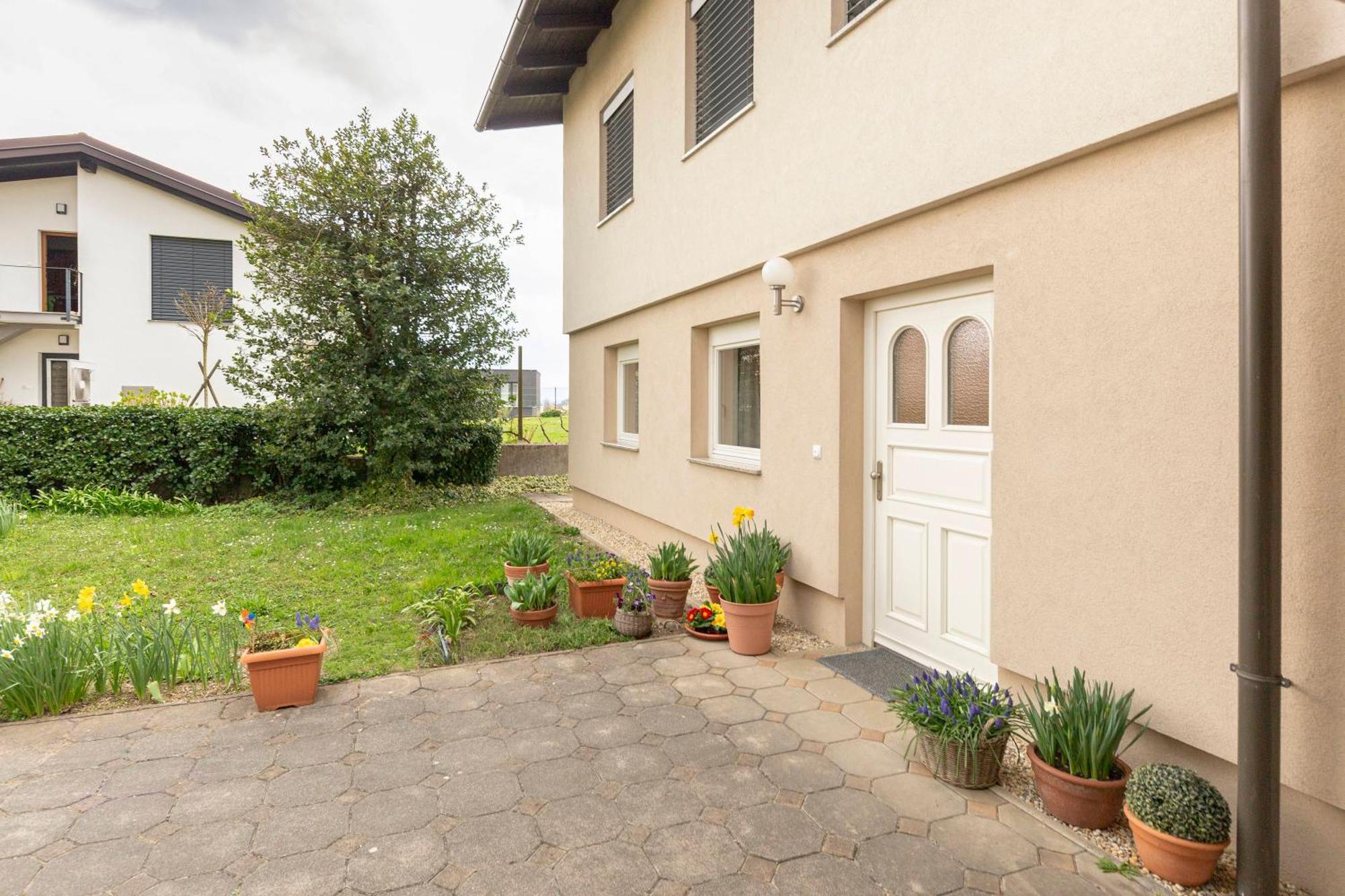 Апартаменты Cozy Garden Flat Любляна Экстерьер фото